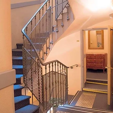 Modern Hotel 2*